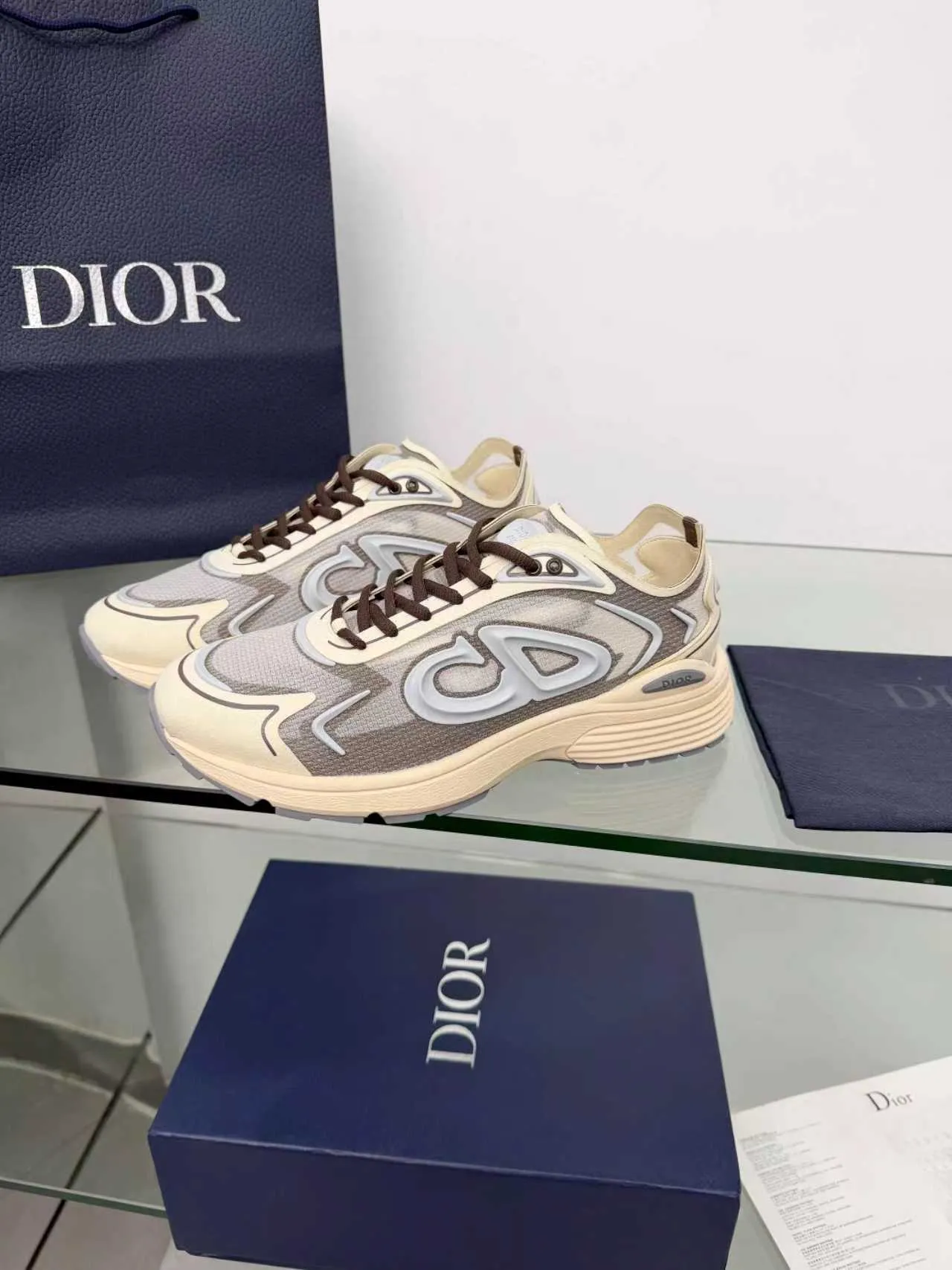 Men's men's shoes P560! DIOR#B30 COUNTDOWN TECH shoes 1. Inspired by lighter running shoes this season 2. Made of multi-layer transparent nylon upper, full of futuristic feel 3. CD30 rubber logo on the tongue/heel to highlight the brand style 4. Equipped with ultra-light foam midsole for the ultimate comfortable wearing experience 5. The entire series uses WELDED (seamless bonding) technology to ensure durability and lightness 6. Full-size dopamine color matching, perfect choice for couples shoes😜